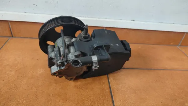 Mercedes Servopumpe OEM A0024663001 image 3