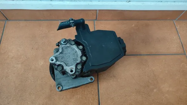 Mercedes Servopumpe OEM A0024663001 image 4