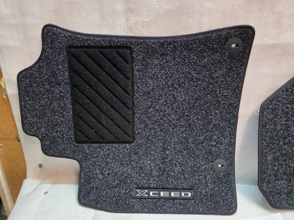 Kia Xceed Fußmatten-Set OEM J7141ADE50 - Gebraucht image 3