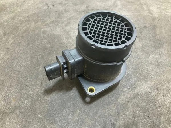 Sensor de flujo de aire Kia Cee'd OEM 376763564 1.6L image 3