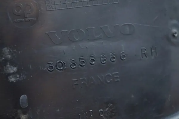 VOLVO V70 II S60 I Front Right Wheel Arch 30655666 image 5