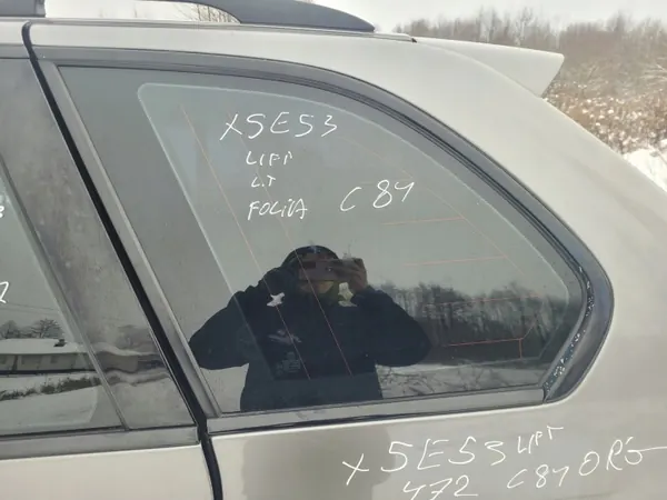 OEM SZYBA KAROSERYJNA TRÓJKĄT LEWY TYŁ TYLNA BMW X5 E53 LIFT FOLIA C84 image 2