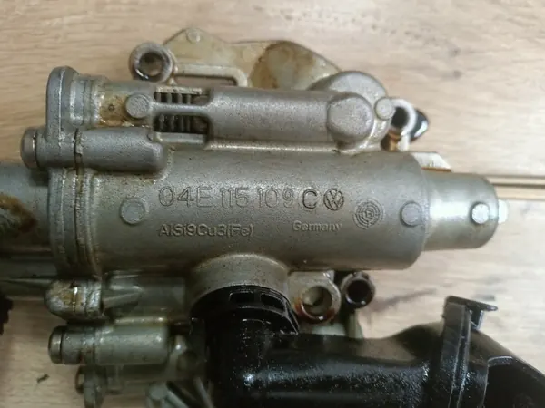 Pièce auto Volkswagen OE 04E115109C d'occasion image 3