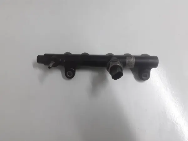 Rail d'injecteur Ford Kuga II 2017 OEM 9674300080 image 2