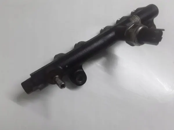Rail d'injecteur Ford Kuga II 2017 OEM 9674300080 image 4