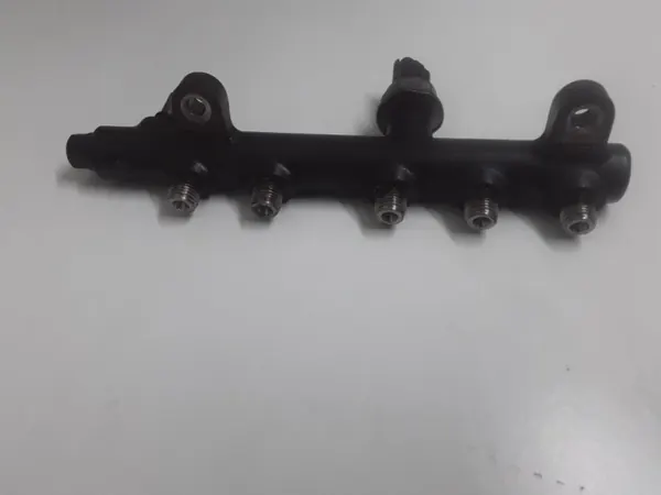 Rail d'injecteur Ford Kuga II 2017 OEM 9674300080 image 5