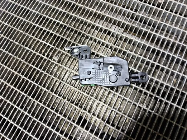 Hyundai i30 Tankklappenverschluss OEM 81590A5000 image 2