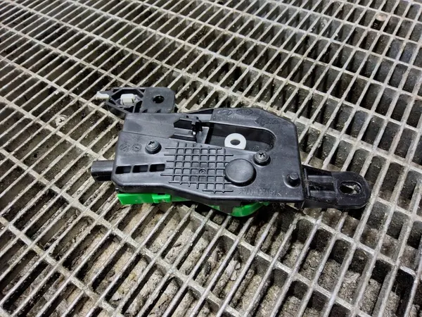 Hyundai i30 Tankklappenverschluss OEM 81590A5000 image 3