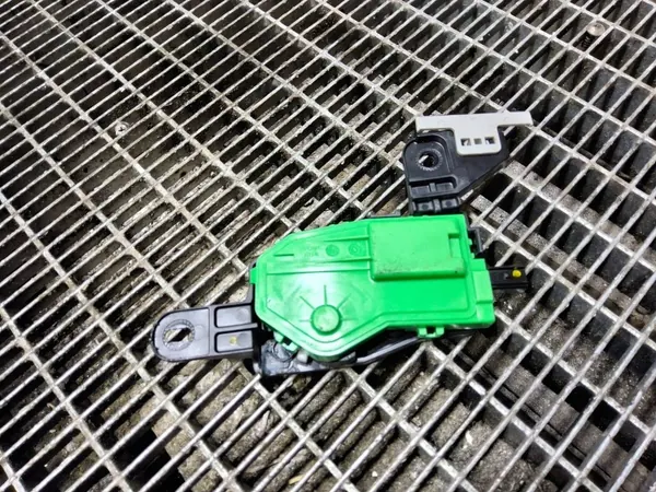 Hyundai i30 Tankklappenverschluss OEM 81590A5000 image 4