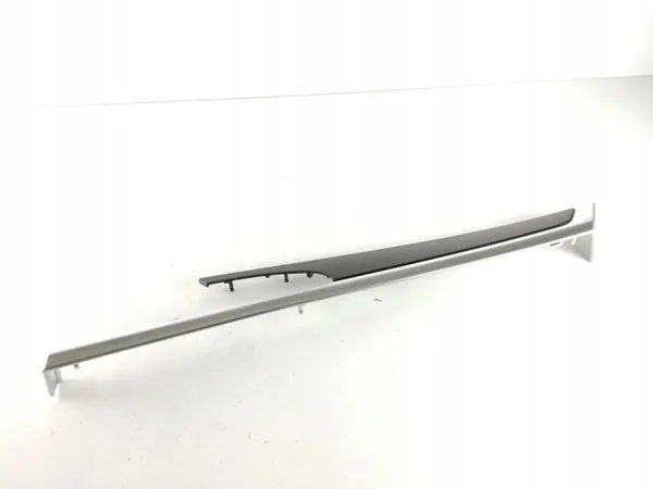 Porsche Panamera Moldura Puerta Trasera OEM 97055538400 image 3