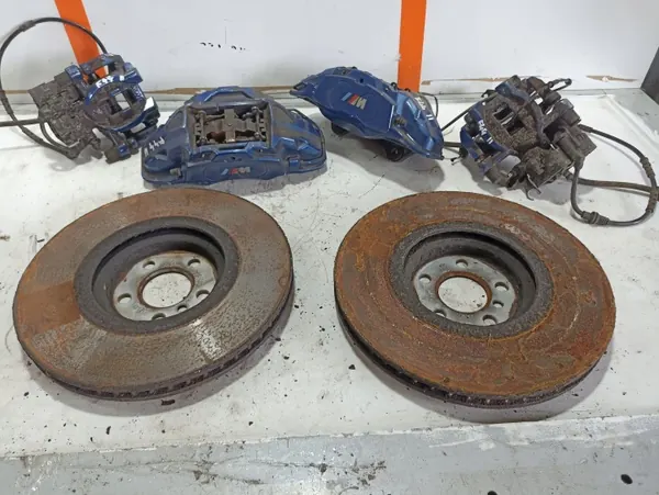 BMW 2 F44 Bromsskivor & Bromsok - OEM-set image 3