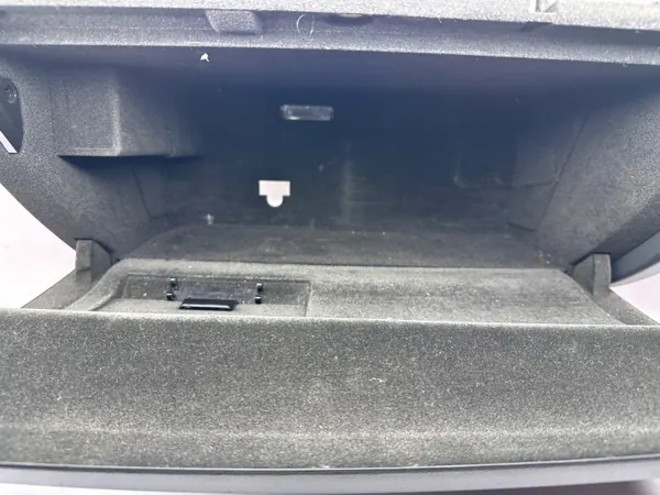 Audi A6 C7 Passagerarhandskfack OEM 4G1857035 image 7