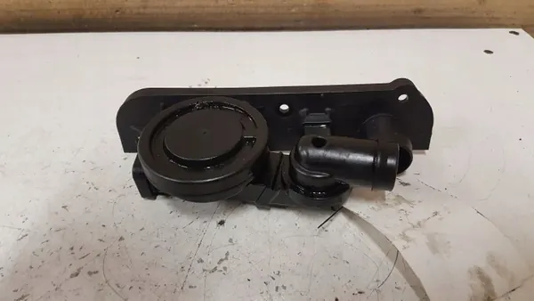Válvula de respiración VW Passat B6 OEM 3911132102 image 2