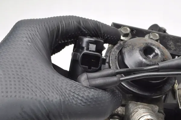 POMPE À AIR ASTON MARTIN VANTAGE 6G33-9F491-AA image 2