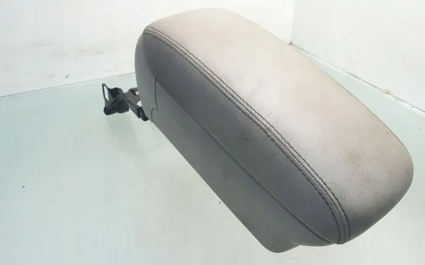 Toyota Avensis T250 konsoli käsinoja OEM ARA155858 image 2