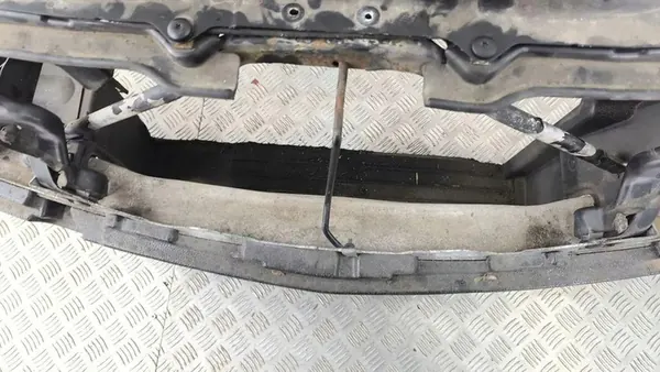 Radiador BMW Serie 7 3.0L Diesel 51117135522 image 10