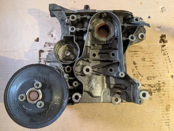 Carter de pompe à huile OEM 55556428 pour Opel 1.8 16V image 2