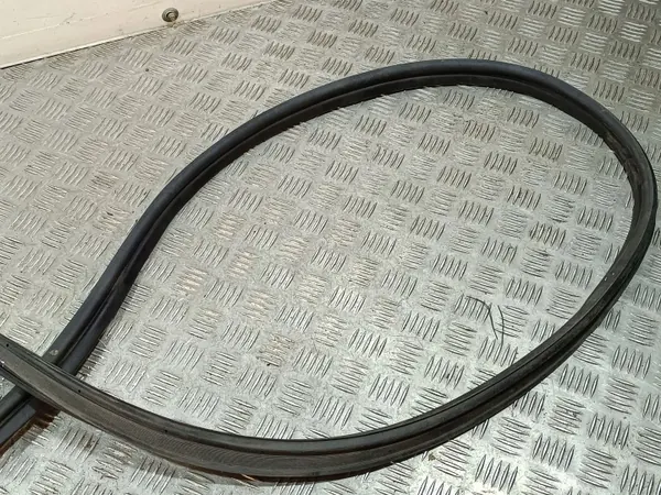 Jeep Compass baklucktätning OEM FBZ25823 - Begagnad image 7
