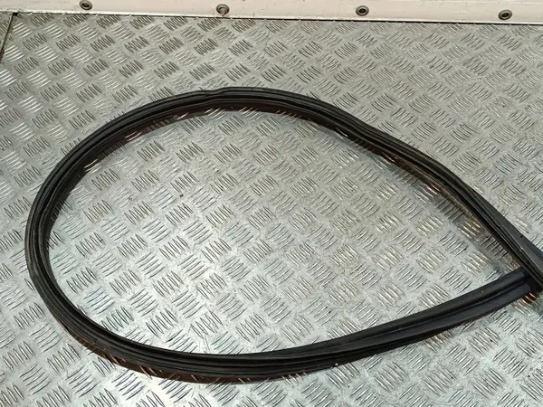 Jeep Compass baklucktätning OEM FBZ25823 - Begagnad image 8