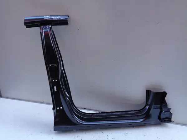 Oikea etukynnyspylväs OEM 45480 Audi A4 B9 image 2