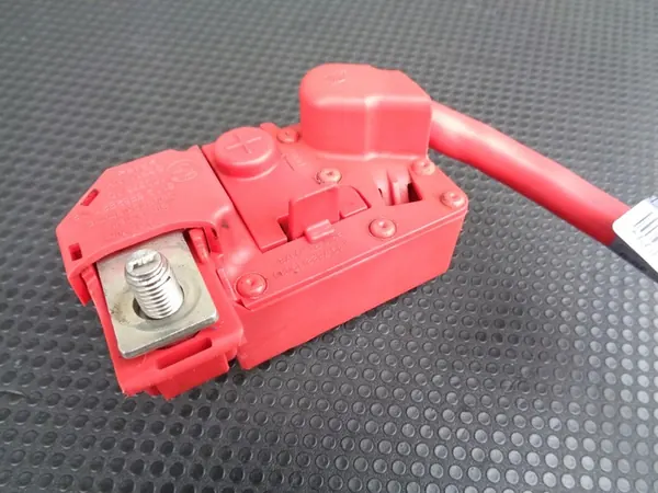 BMW E90 E91 E87 E92 X1 E84 E88 Terminal Positivo 6988972 image 2