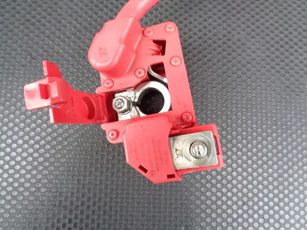 BMW E90 E91 E87 E92 X1 E84 E88 Terminal Positivo 6988972 image 6