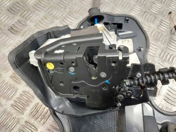 Audi A8 D4 Linke Hintere Türverkleidung OEM 4H0839915 image 3
