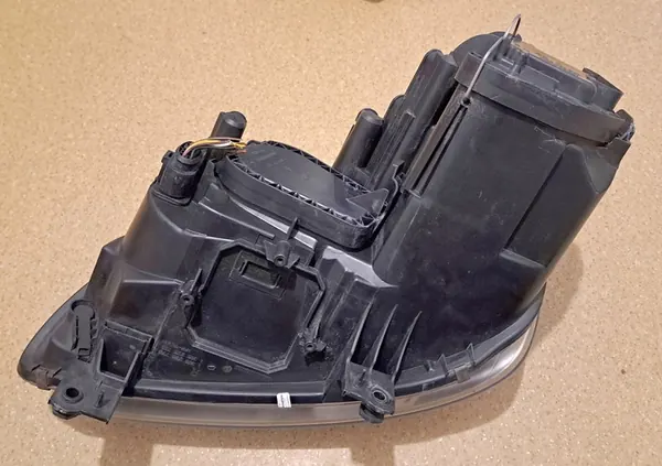 VOLKSWAGEN TOURAN 03-07 Oikea Heijastin 0301205202, 1T0941006D image 4