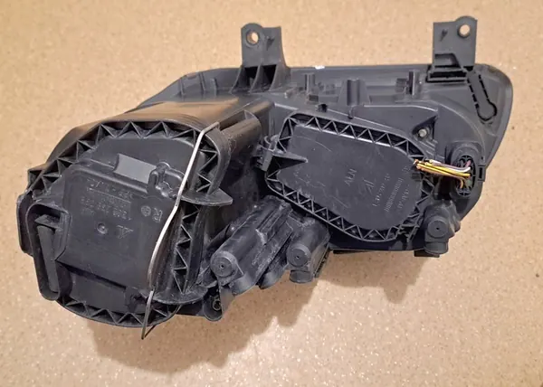 VOLKSWAGEN TOURAN 03-07 Oikea Heijastin 0301205202, 1T0941006D image 5