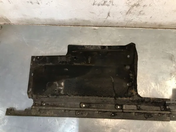 Höger Nedre Karosskydd för Audi SQ5 Q5 8R 8R0825208 image 2