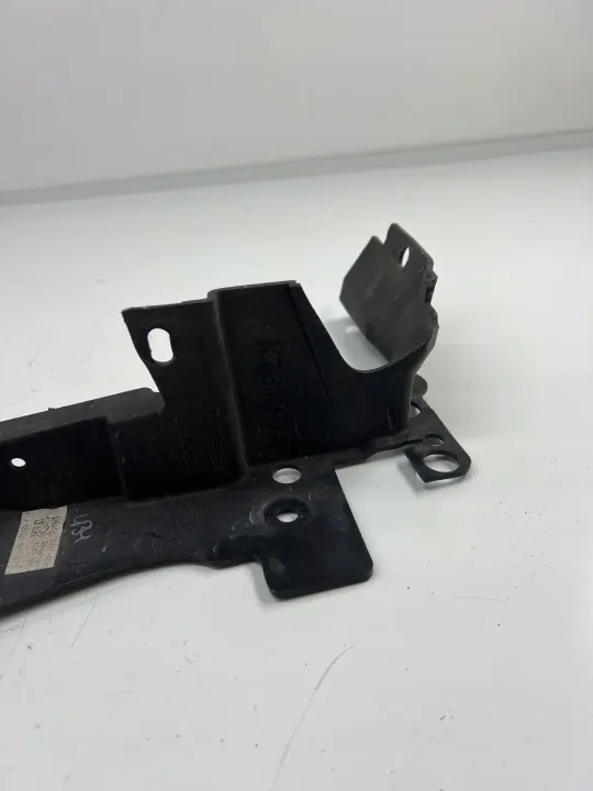 Panel lateral montaje radiador Jaguar F-Pace OEM HK83001A04AC image 3
