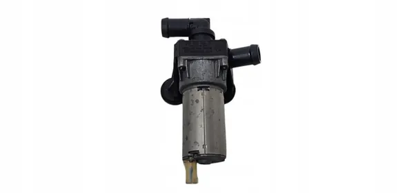BMW E81 E82 E88 E87 E90 E92 X1 E84 Vattenpump N45 N46 N47 image 2