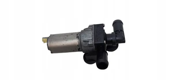 BMW E81 E82 E88 E87 E90 E92 X1 E84 Vattenpump N45 N46 N47 image 8