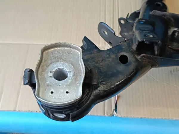 OEM 80A505235S Hinterachsträger - Gebraucht image 9