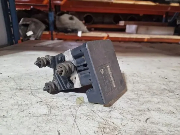 ABS-pumppu OEM 1K0907379K VW Golf V 2.0L Diesel image 2