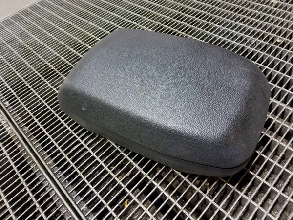 Hyundai i30 console armsteun OEM SKE56407 - Gebruikt image 3