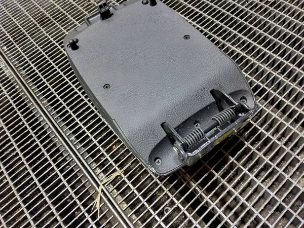 Hyundai i30 console armsteun OEM SKE56407 - Gebruikt image 5