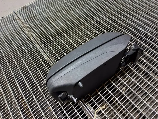 Hyundai i30 console armsteun OEM SKE56407 - Gebruikt image 6