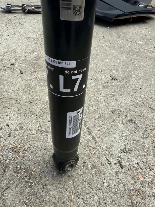 A2213208913 Bakstötdämpare Mercedes W221 W216 image 6