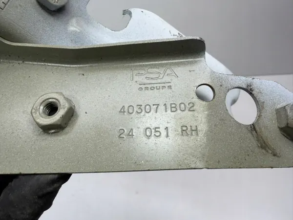 Voorrechter spatbordbeugel OEM 403071B02 image 3