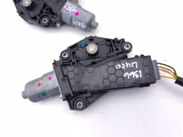 Honda CR-V schuifdakmotor OEM 32156TnYJ000 image 3