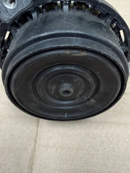 BMW Motorfäste Höger OEM 6860472 - Begagnad image 3