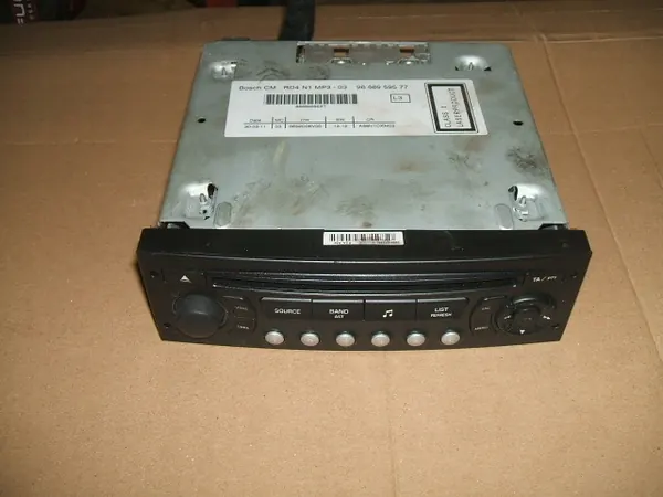 Rádio CD Peugeot Citroen OEM 9666959577 - Usado image 5