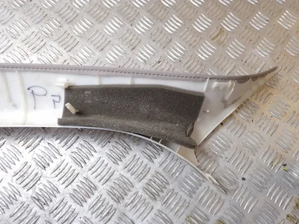 Volvo V70 Fram höger pelarfinish OEM BTU410 image 5