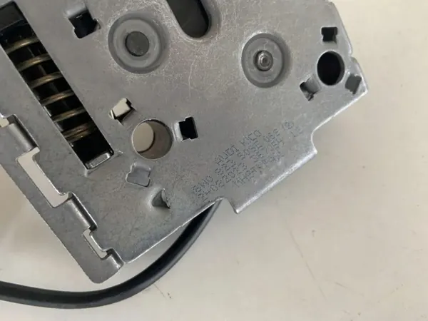 Serrure de capot Audi Q7 (4M) OEM 8W0823509E - Occasion image 4