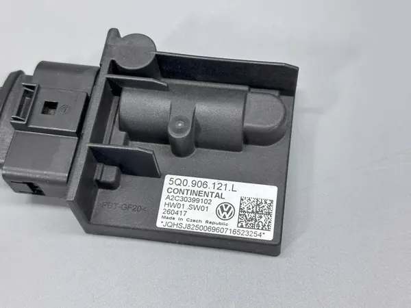 VW GOLF VII LIFT 2.0TDI Bränslepumpkontroller + Kontakt image 2