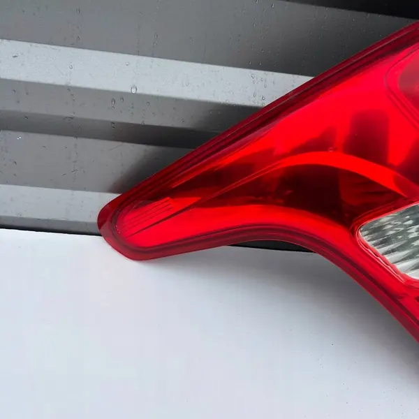 Conjunto de lámpara trasera Mitsubishi L200 OE 8330A945 image 3