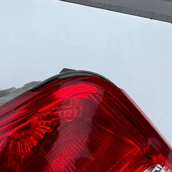 Conjunto de lámpara trasera Mitsubishi L200 OE 8330A945 image 4