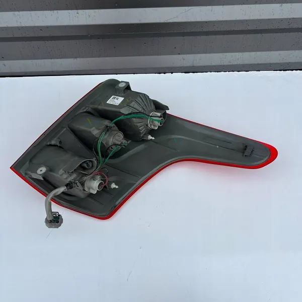 Conjunto de lámpara trasera Mitsubishi L200 OE 8330A945 image 5