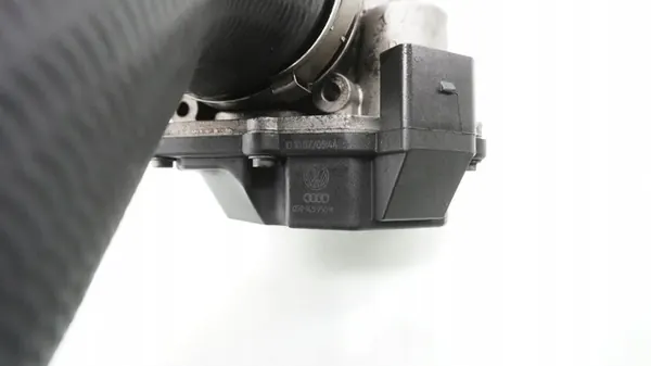 AUDI Q7 4L 3.0 TDI Drosselklappenrohr 7L6145972E image 3